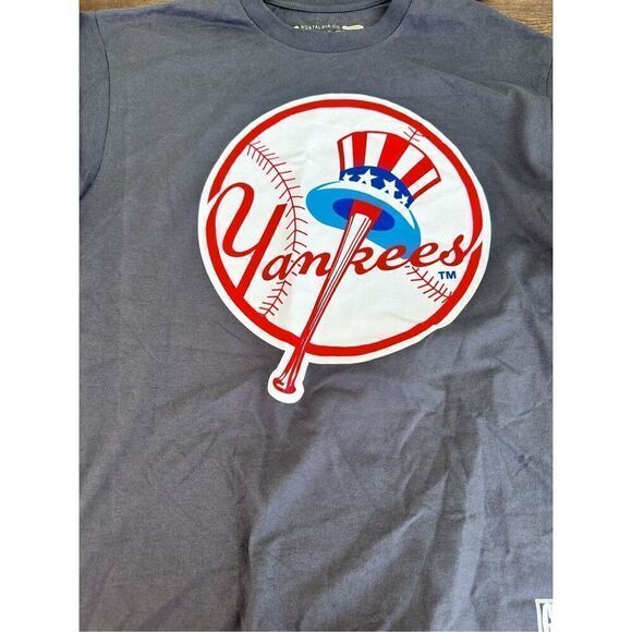 NWT- Mitchell & Ness Yankees Basic Logo T-Shirt - Picture 1 of 6